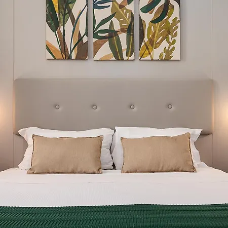 Strategic -fully Equipped, 5 Minutes From Station, M2, M3, Airport Shuttle Milano