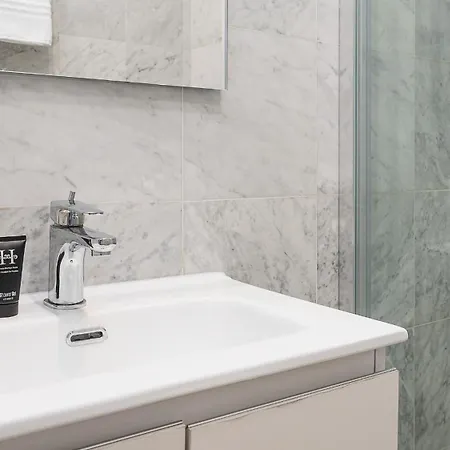 Strategic -fully Equipped, 5 Minutes From Station, M2, M3, Airport Shuttle Appartamento Milano