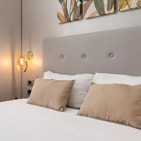 Strategic -fully Equipped, 5 Minutes From Station, M2, M3, Airport Shuttle Appartamento