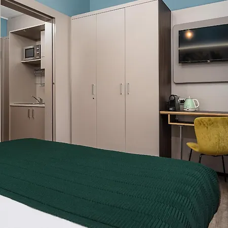 Appartamento Strategic -fully Equipped, 5 Minutes From Station, M2, M3, Airport Shuttle *