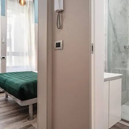Strategic -fully Equipped, 5 Minutes From Station, M2, M3, Airport Shuttle Appartamento